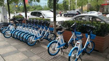 简阳街头惊现共享电瓶车,希望不要像共享单车这样的结局!